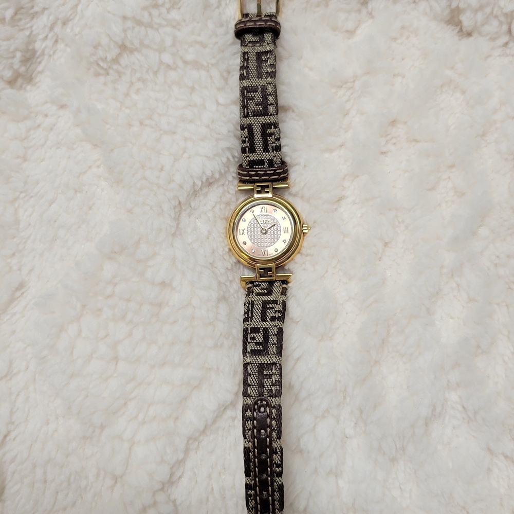 Fendi Orologi 2700L Leather Strap Watch - Picture 3 of 15